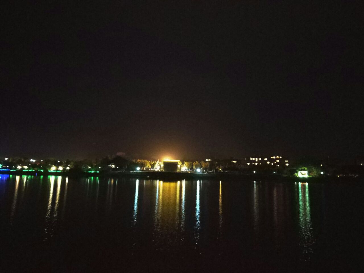 峨秀湖