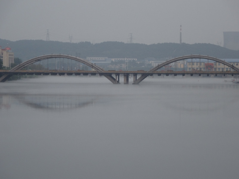 东江湾位于资兴市东江城区,地处鲤鱼江水电站和小东江水电站之间,是