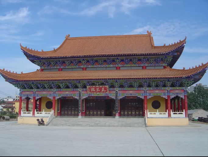 黄州安国寺座落于黄州城南长江之滨宝塔公园内.