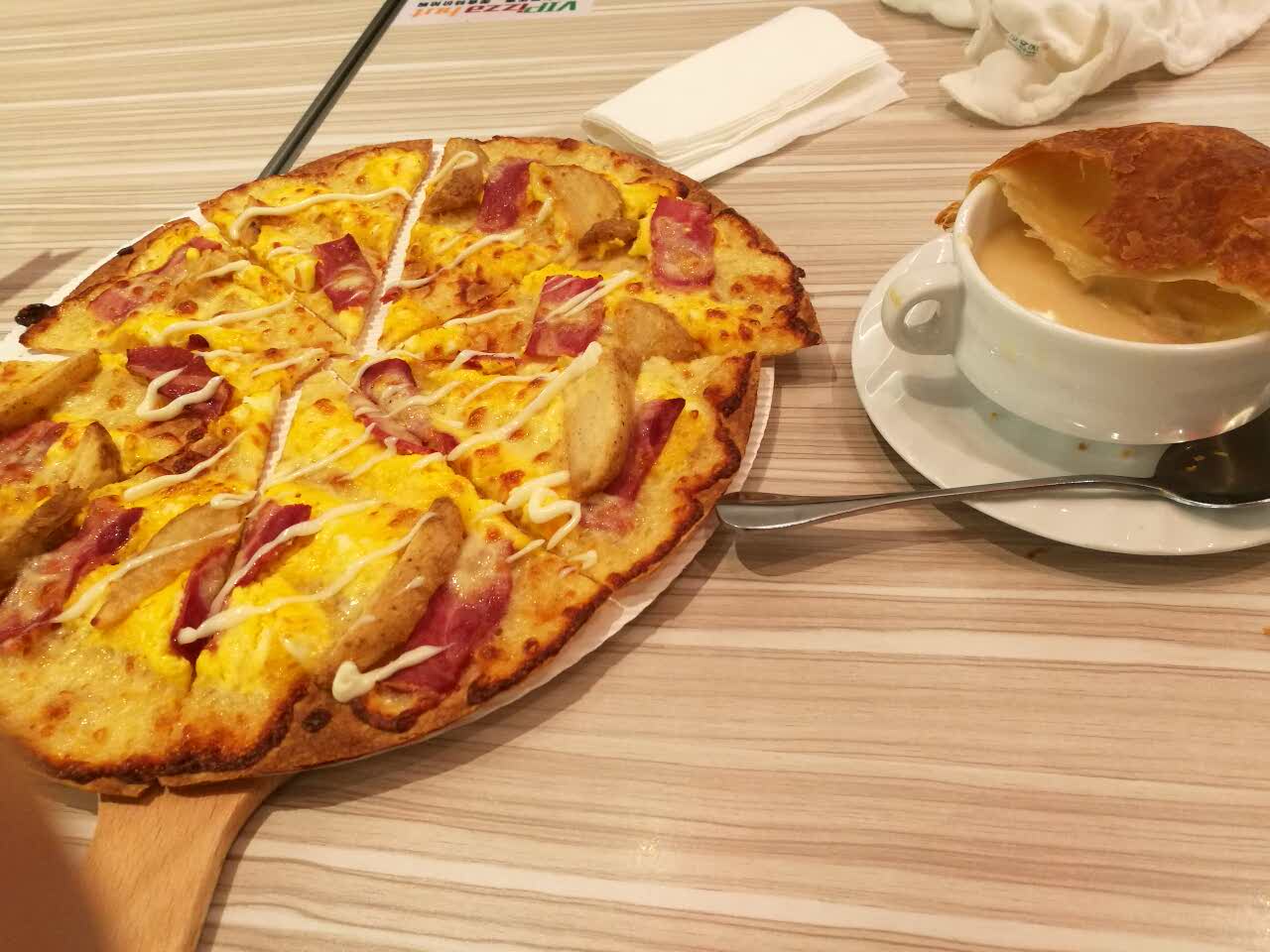 2022必胜客(七经街店)美食餐厅,这次的新品薄脆披萨真的十分.