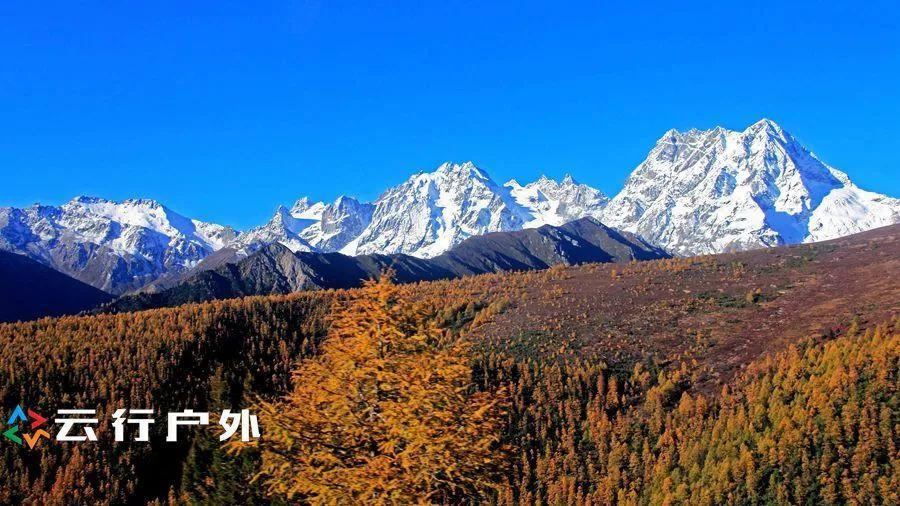 白马雪山是国道214也就是著名的滇藏线的必经之地,白马雪山位于云南