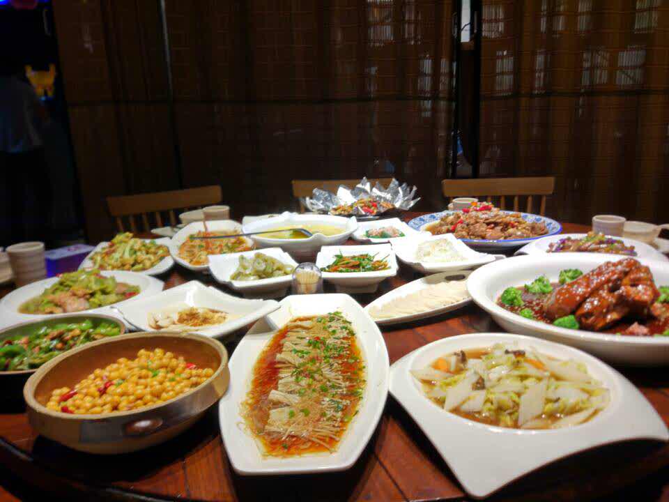 真的很好吃,菜也特别好看,环境也不错,服务员态度特别好,真的很棒