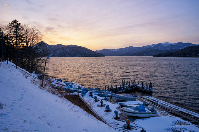 冬游日光中禅寺湖,别样的冰雪奇观,静谧清幽的人间仙境