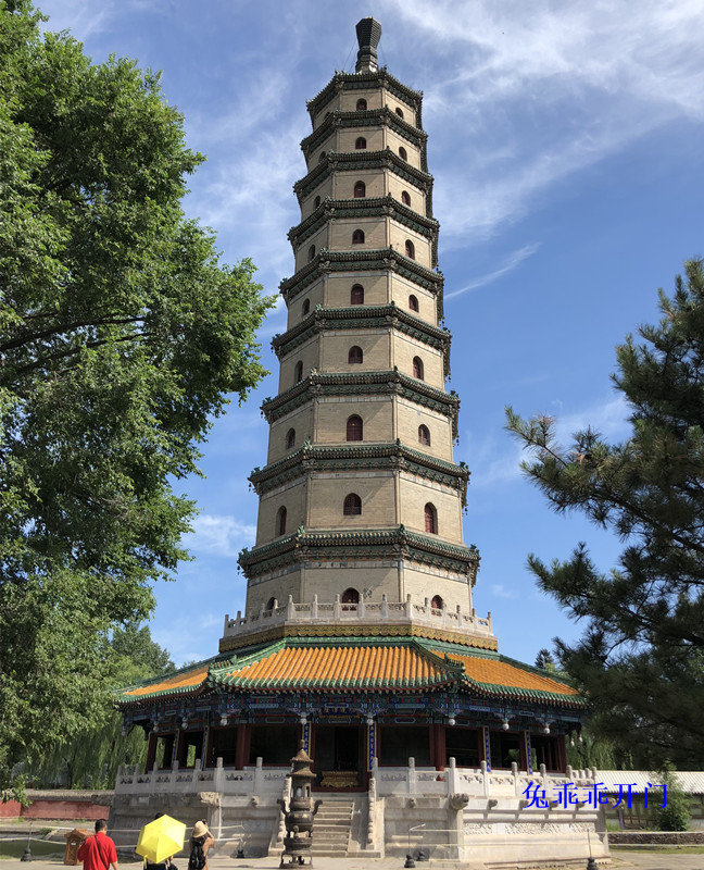 避暑山庄内的永佑寺舍利塔也叫六和塔,是乾隆仿杭州六和塔而建造的.