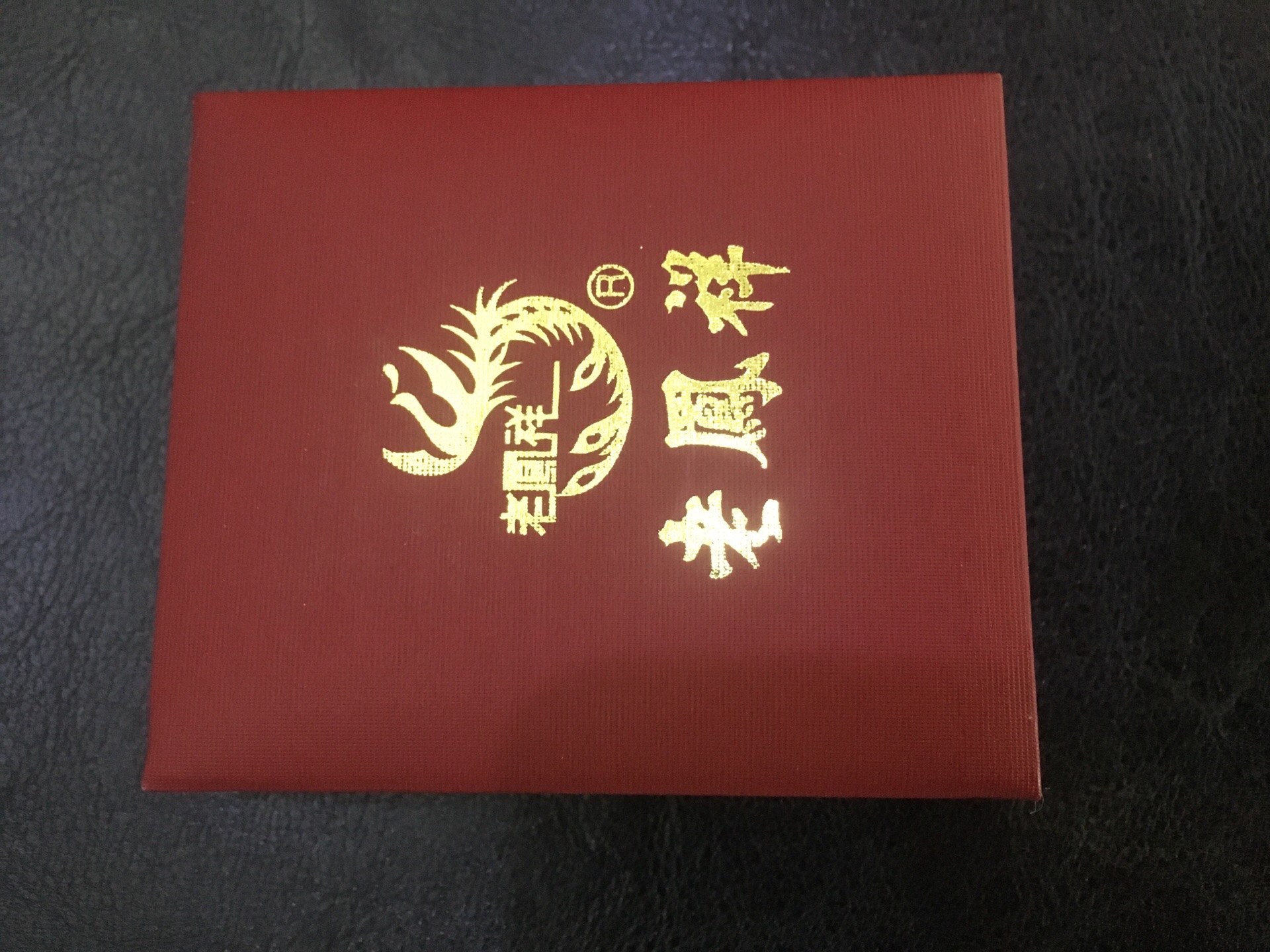 在西单商场的老凤祥挑了个边缘较厚的足金吊坠,去二楼定制服务部激光
