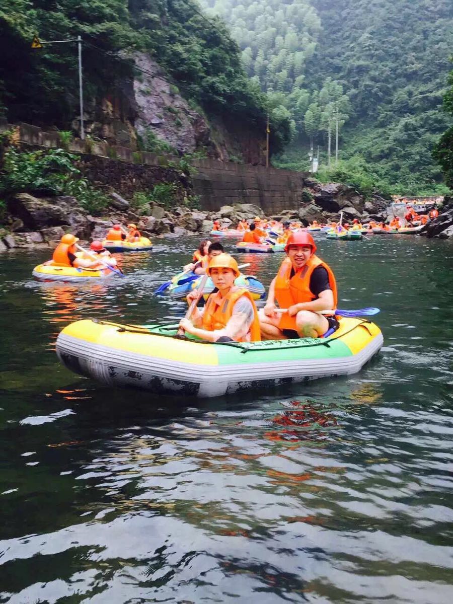 龙王山峡谷漂流