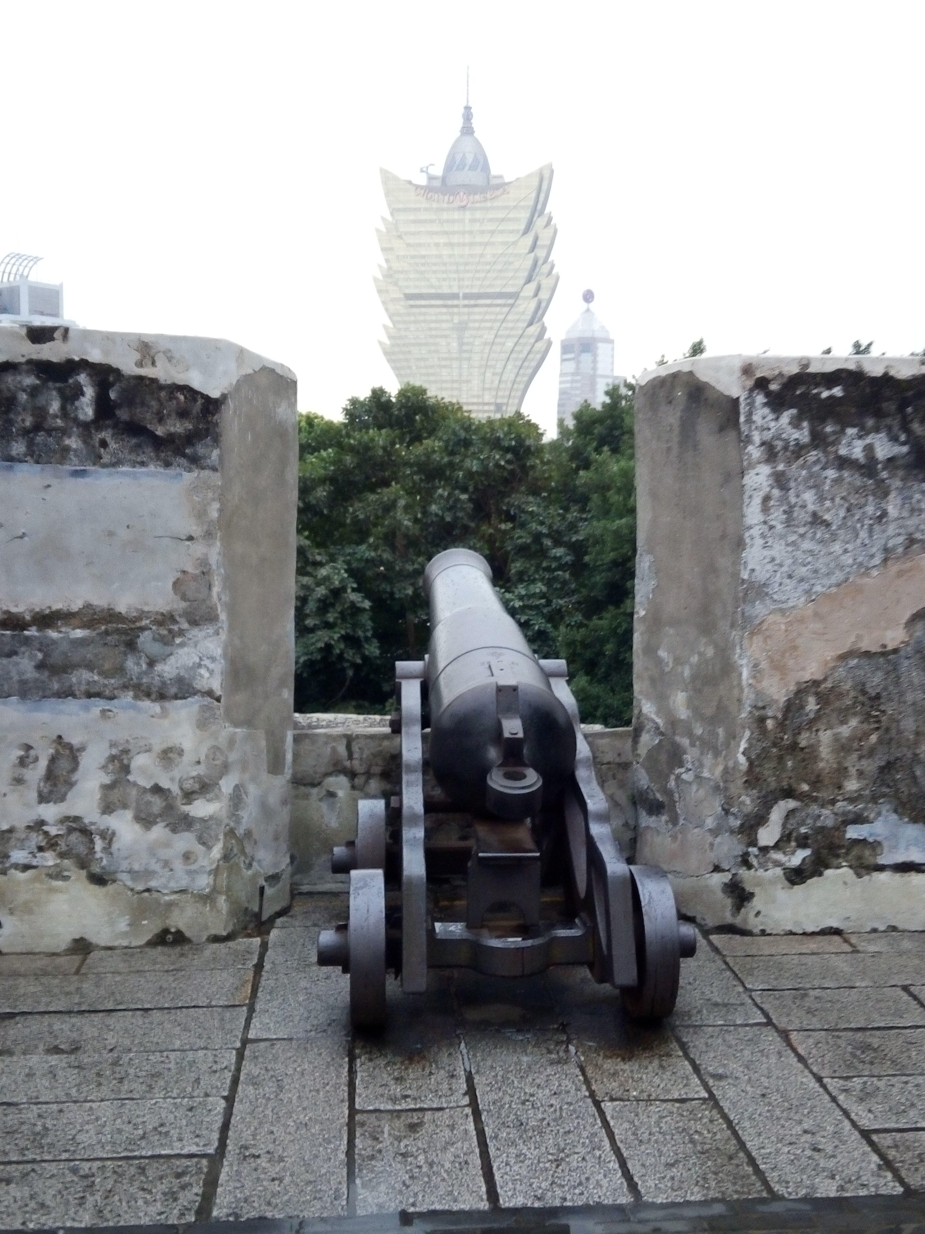 【携程攻略】厦门胡里山炮台景点,历史遗迹，里面有很多的清朝大炮，目前已成了文物，在这里可以感受到…