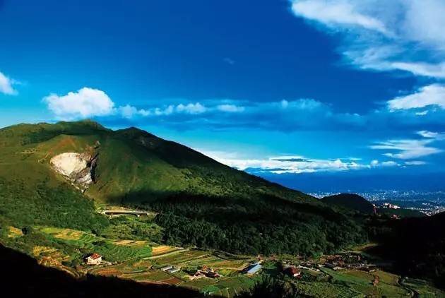 这里值得去.阳明山,位于台湾省台北市近郊,居纱帽山之东北.