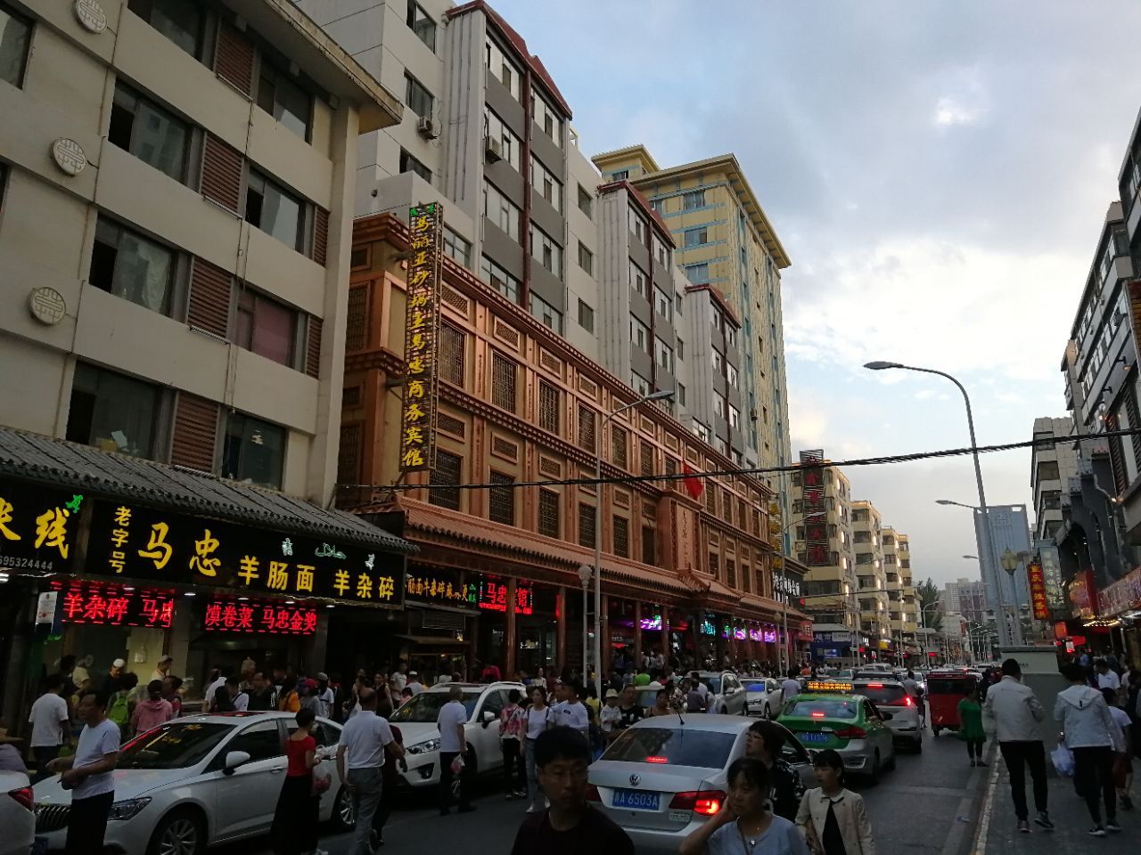 【携程美食林】西宁莫家街小吃街餐馆,一般,就是很的