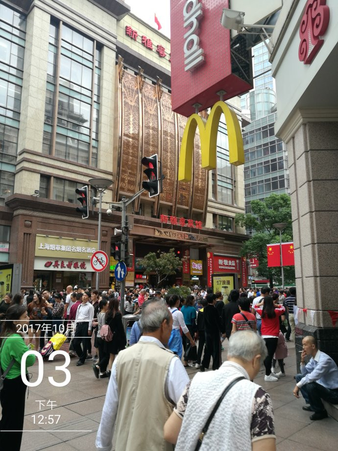南京路:是一条美食街