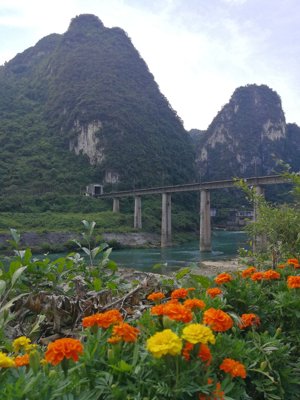 非常不错的景区,门票即船票,全程游玩一个小时,有专业讲解,记得多带