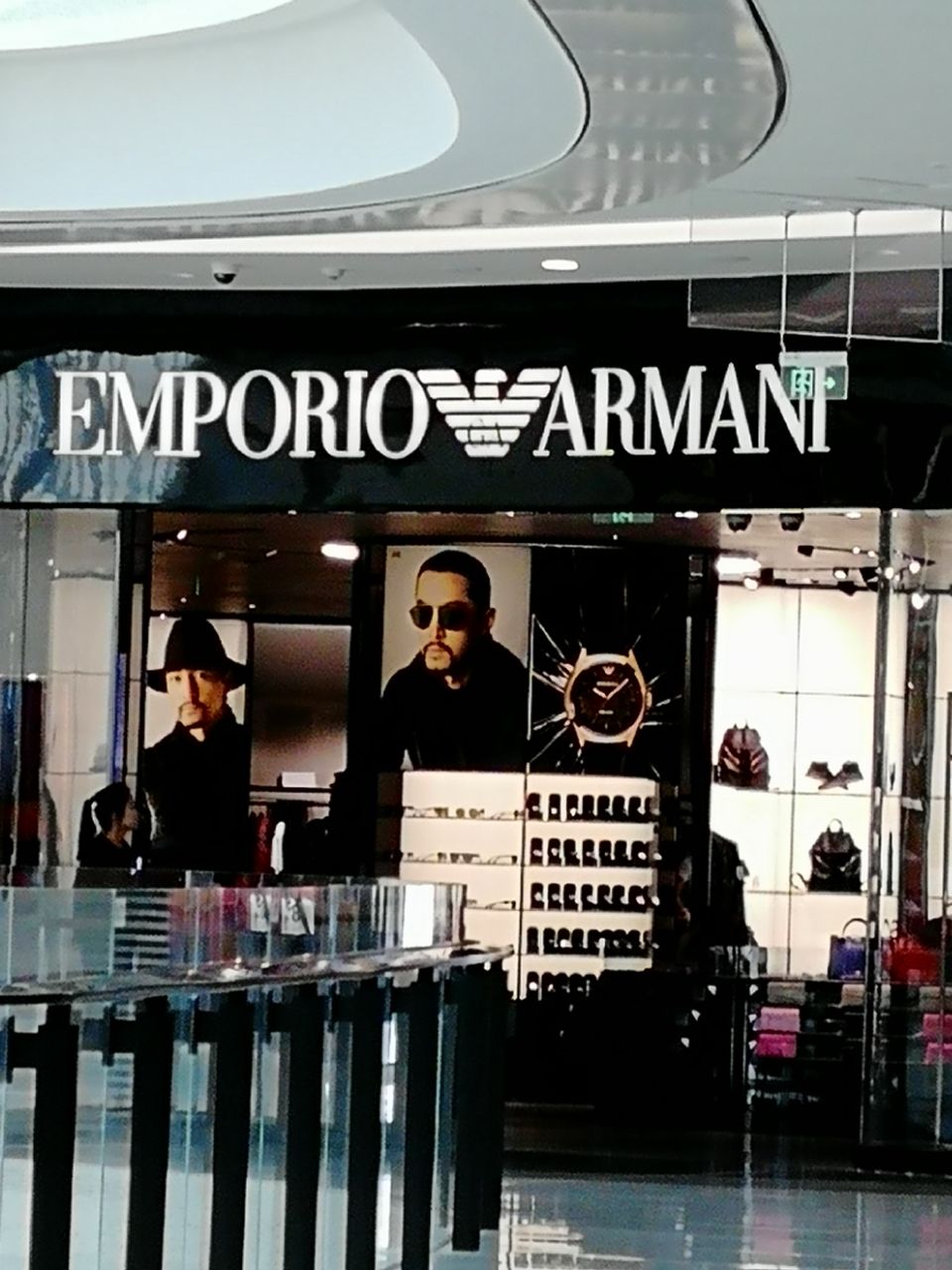 运动系列国际出名的牌子emporio armani是专门为了寻求当时的