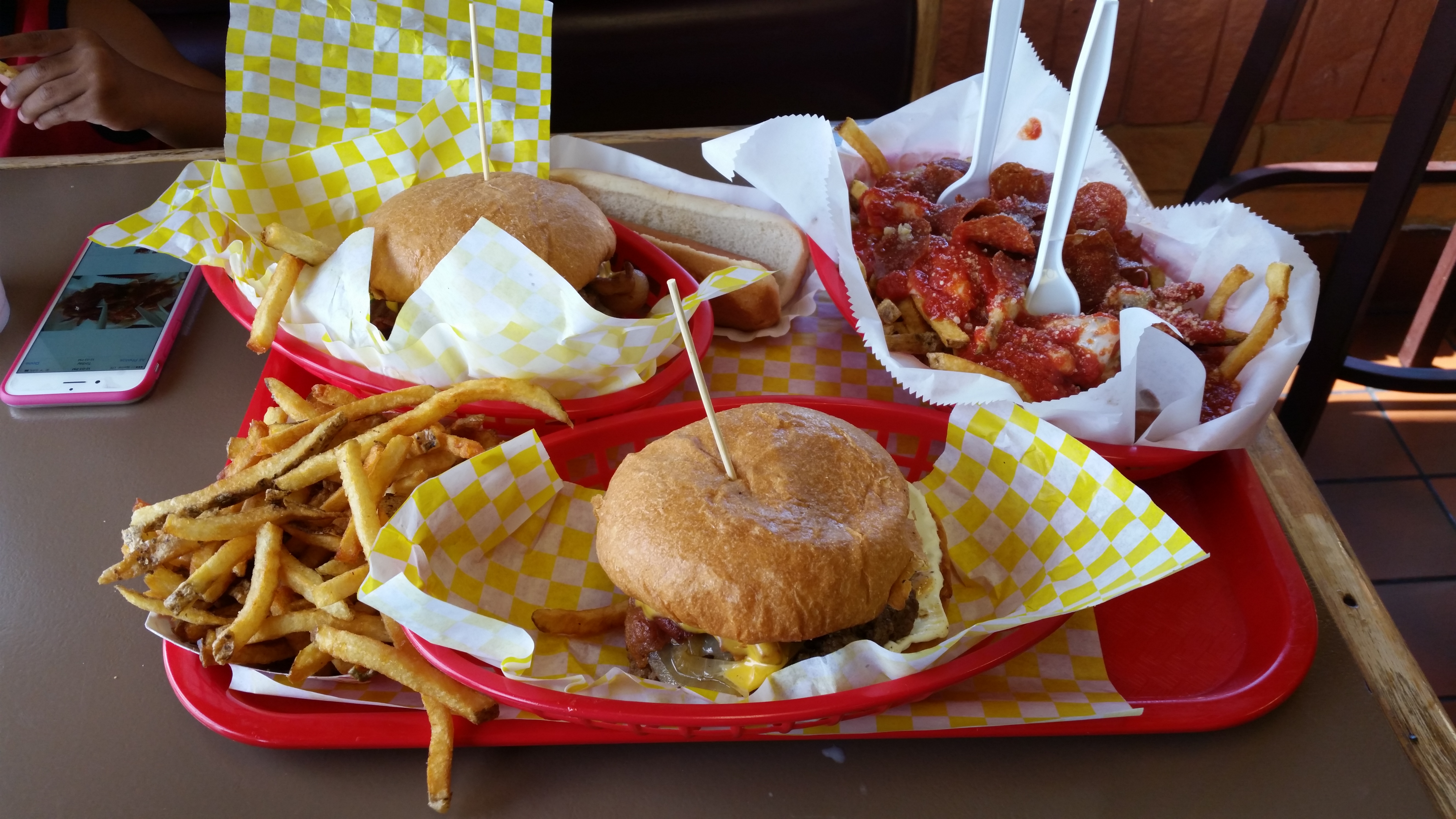 2014-08-14有用 ( 0) loaded potato burger and pizzaroni fries