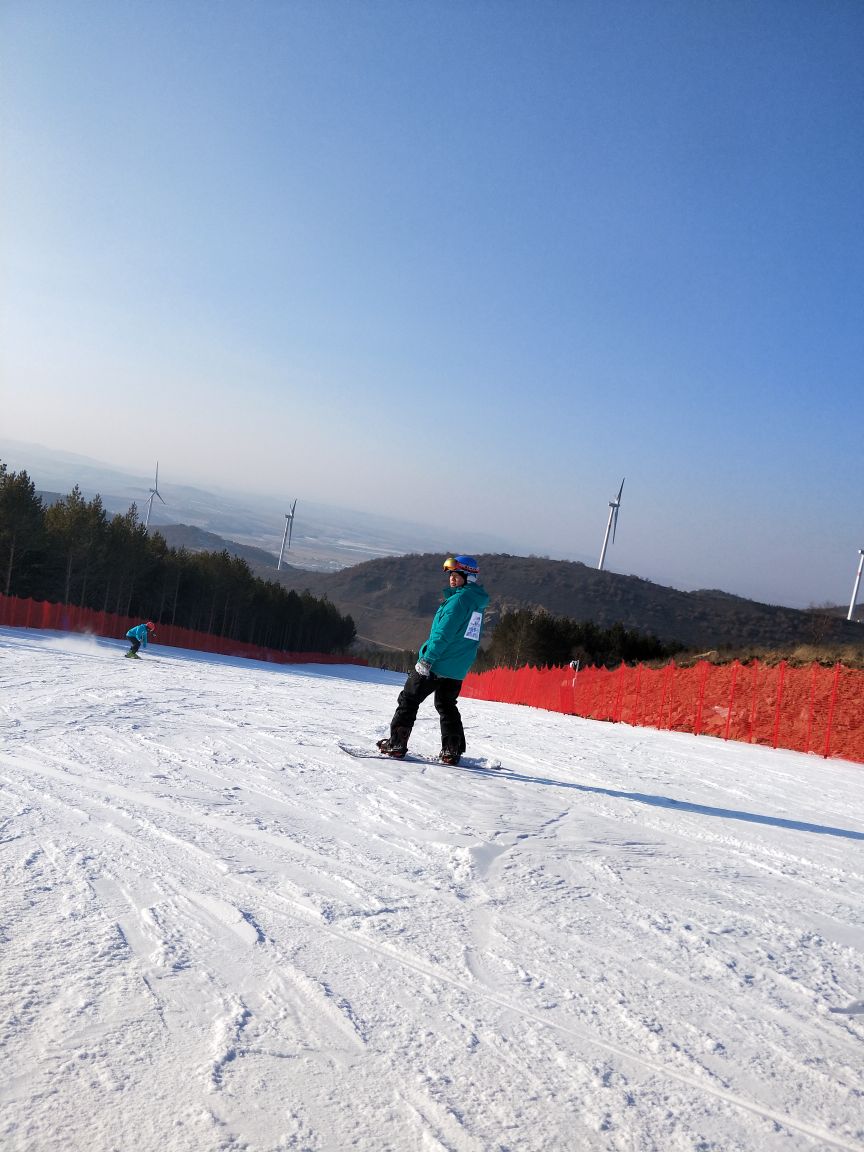 奥悦碾子山国际滑雪场
