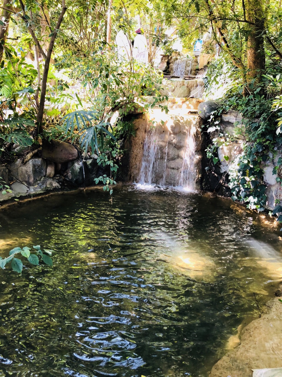 弥勒湖泉半山温泉好玩吗,弥勒湖泉半山温泉景点怎么样