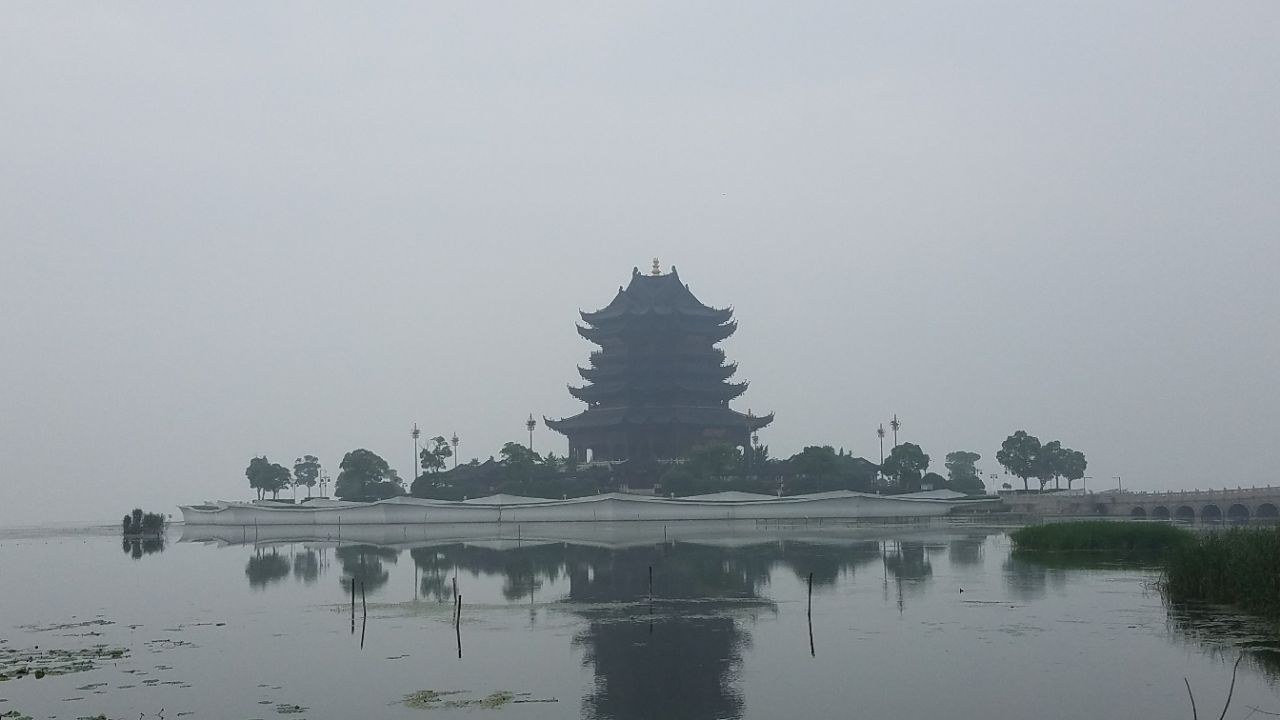 姑苏城东重元寺,一个很雄伟的佛教寺庙,占地面积很大,紧邻阳澄湖.