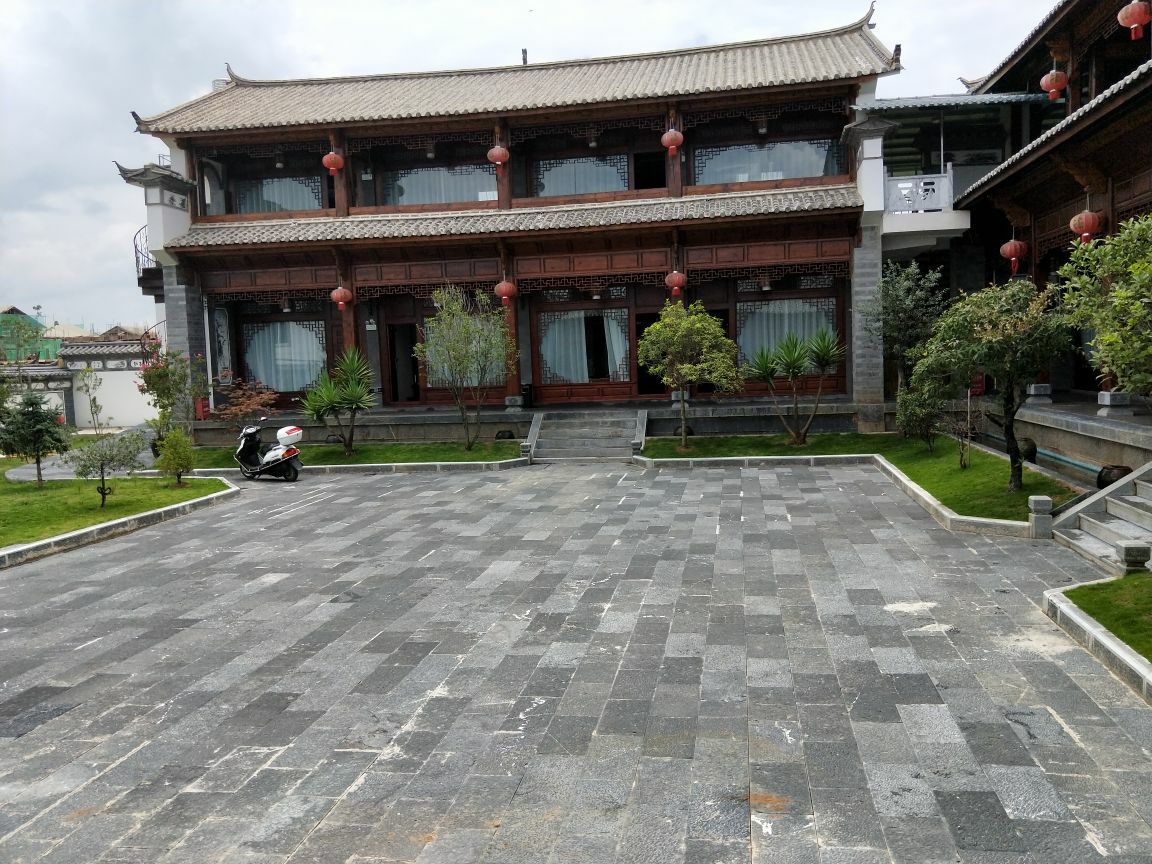 2019泉水街游玩攻略,新华民族旅游村里面的泉水街. 【去哪儿攻略】