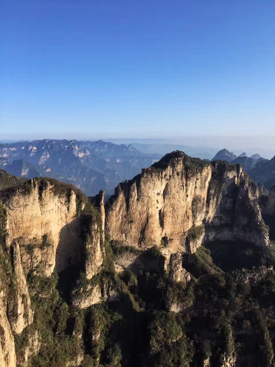 "  王莽岭风景区,位于山西省晋城市陵川县东南部的古郊乡境内,因西汉