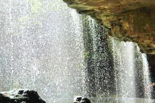 滴水岩景区