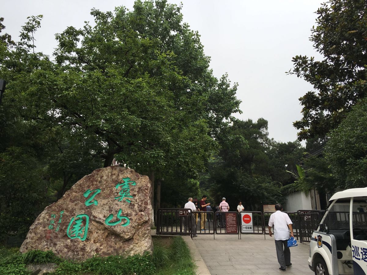 常熟虞山公园位于常熟市区,公园很大,风景也美,而且是免费的,值得一游