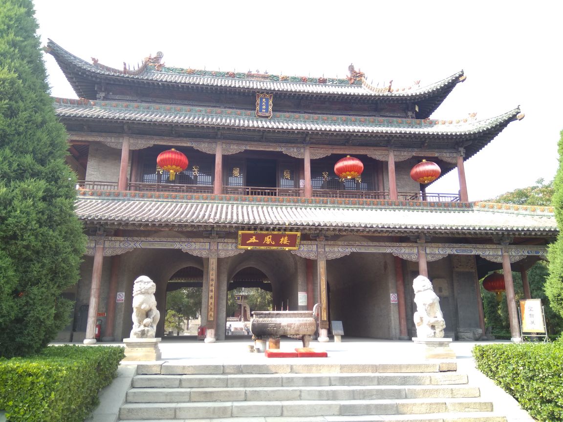 的尧庙,是最没意思的建筑了,都是2000年左右新建的,主要建筑有五凤楼