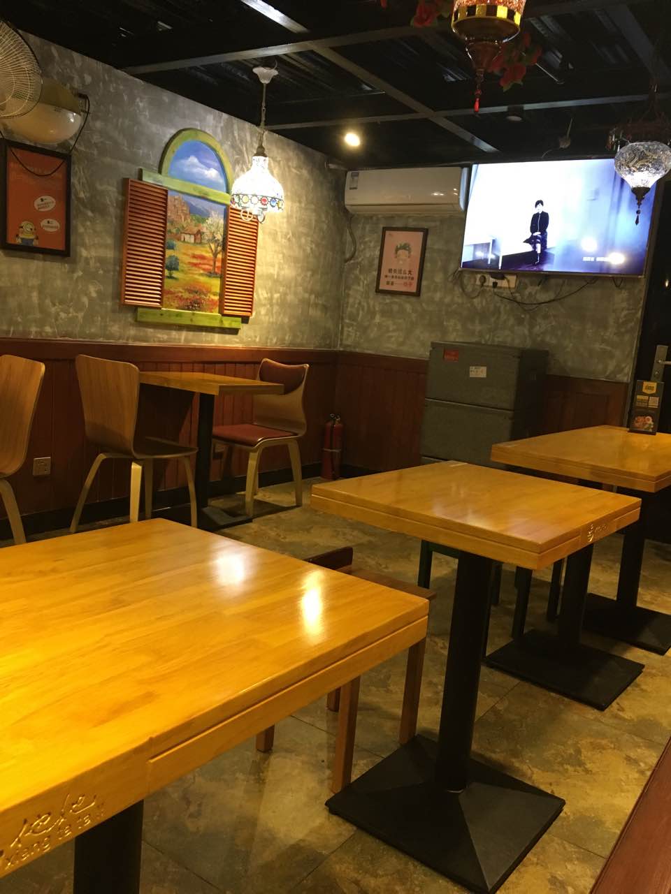 香他她煲仔饭(凯德1818店)