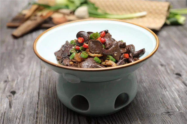 山茶油炒鲜牛肝菌