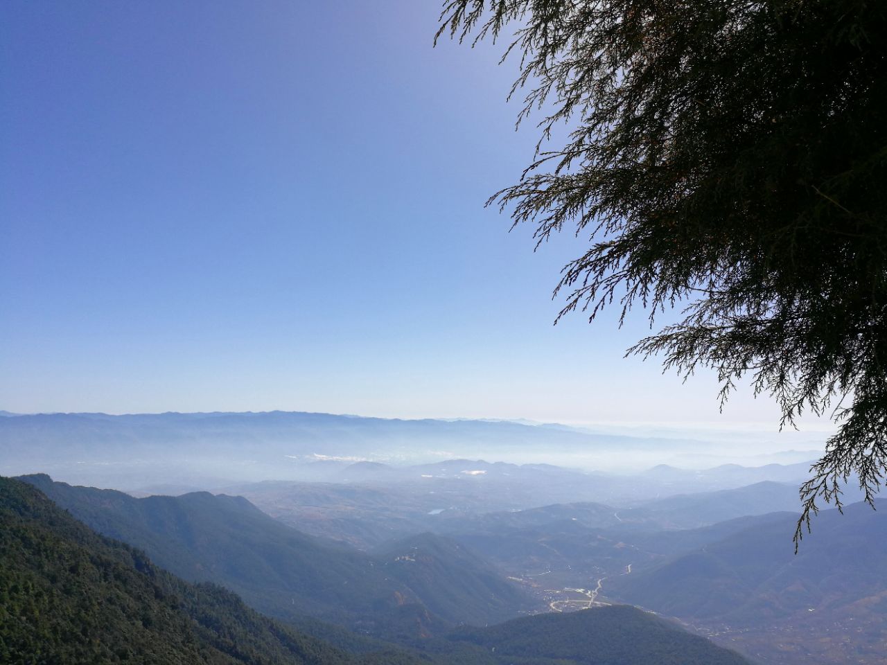 宾川县鸡足山风景区山顶的住宿需要提前预约吗?