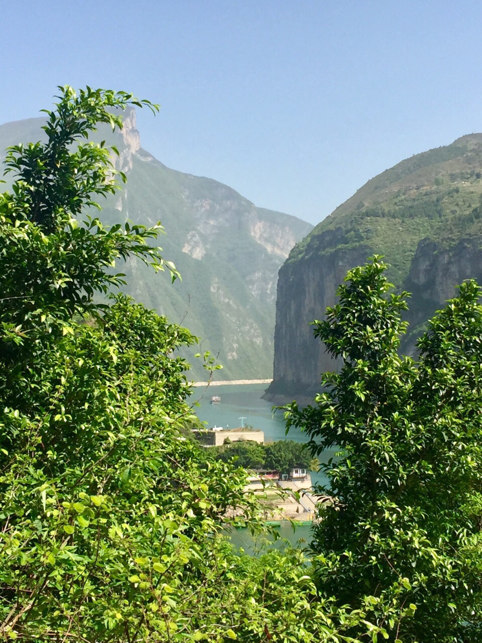 白帝城风景区～位于长江三峡西首,汉朝曾在此设鱼复县,是当地的政治