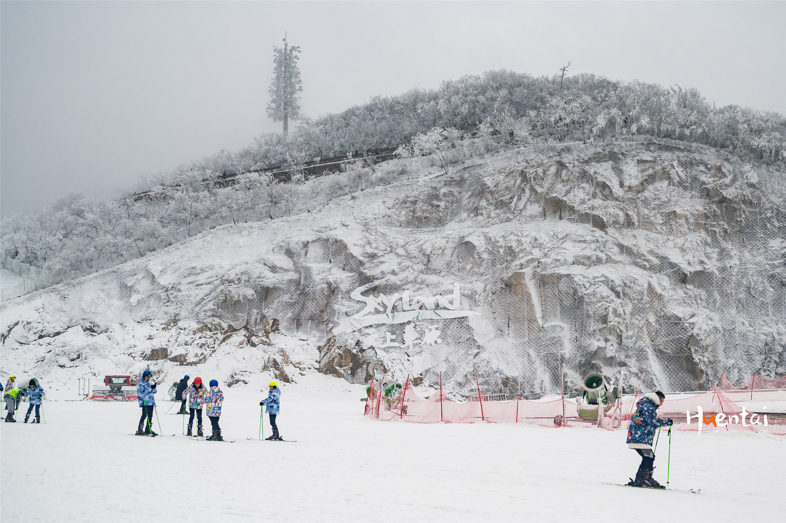 云上草原星空滑雪场