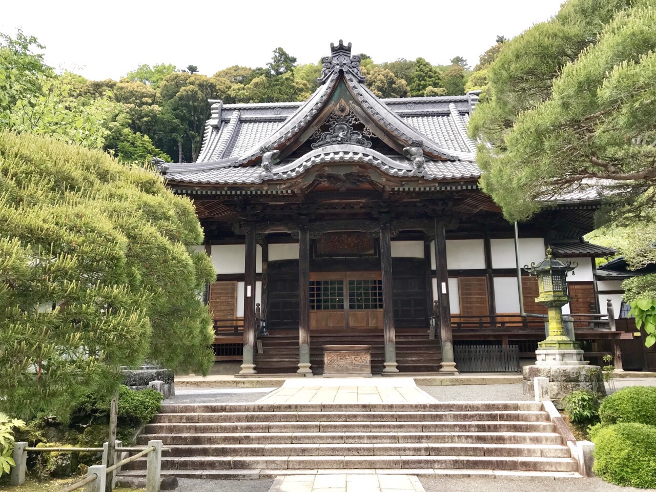 地处日本静冈县伊豆市.离东京约120公里,可以坐电车前往.