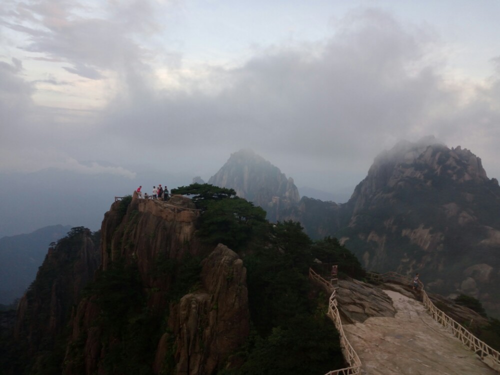 【携程攻略】黄山风景区光明顶景点,光明顶上阅晨阳,.