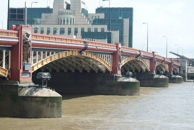 沃克斯豪尔桥vauxhall bridge