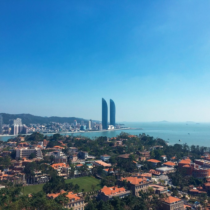 日光岩   登上日光岩,你可以看到厦门岛和整个鼓浪屿,三百六十度无敌