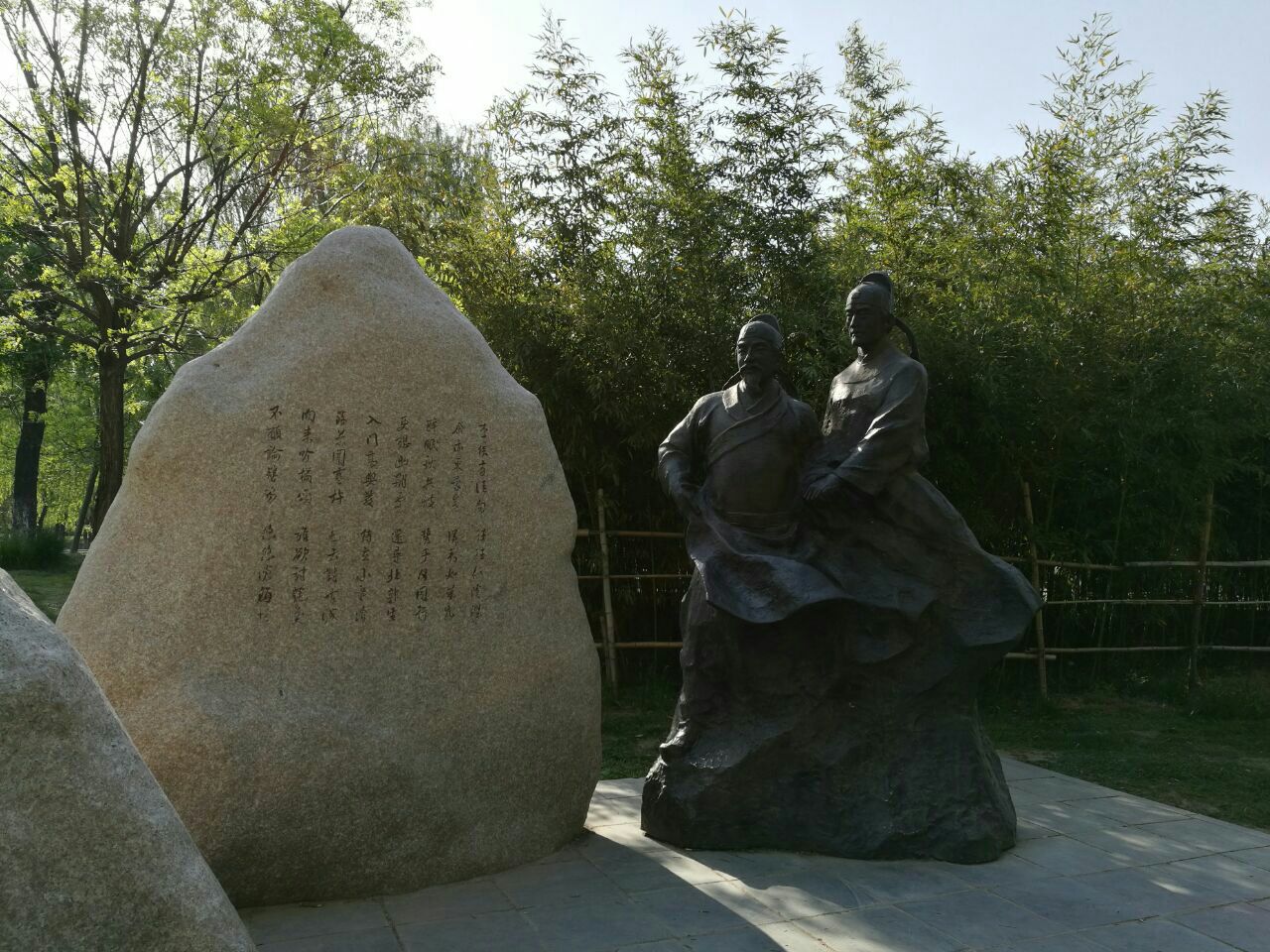 进去之后自己参观,详细介绍了杜甫的一生和他的家人,感悟了他颠沛流离