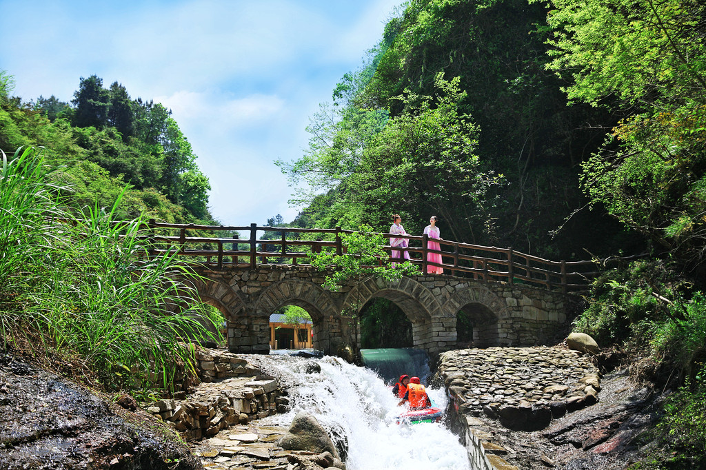 江西石崆寨旅游景区--忘情溪漂流穿越百年古寨 - 寻乌