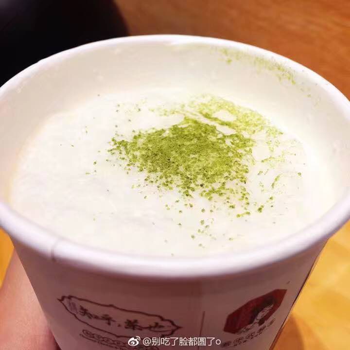 个新品风栖绿桂是一种牛奶加茶的饮品味道清新特别好喝语言匮乏除了好