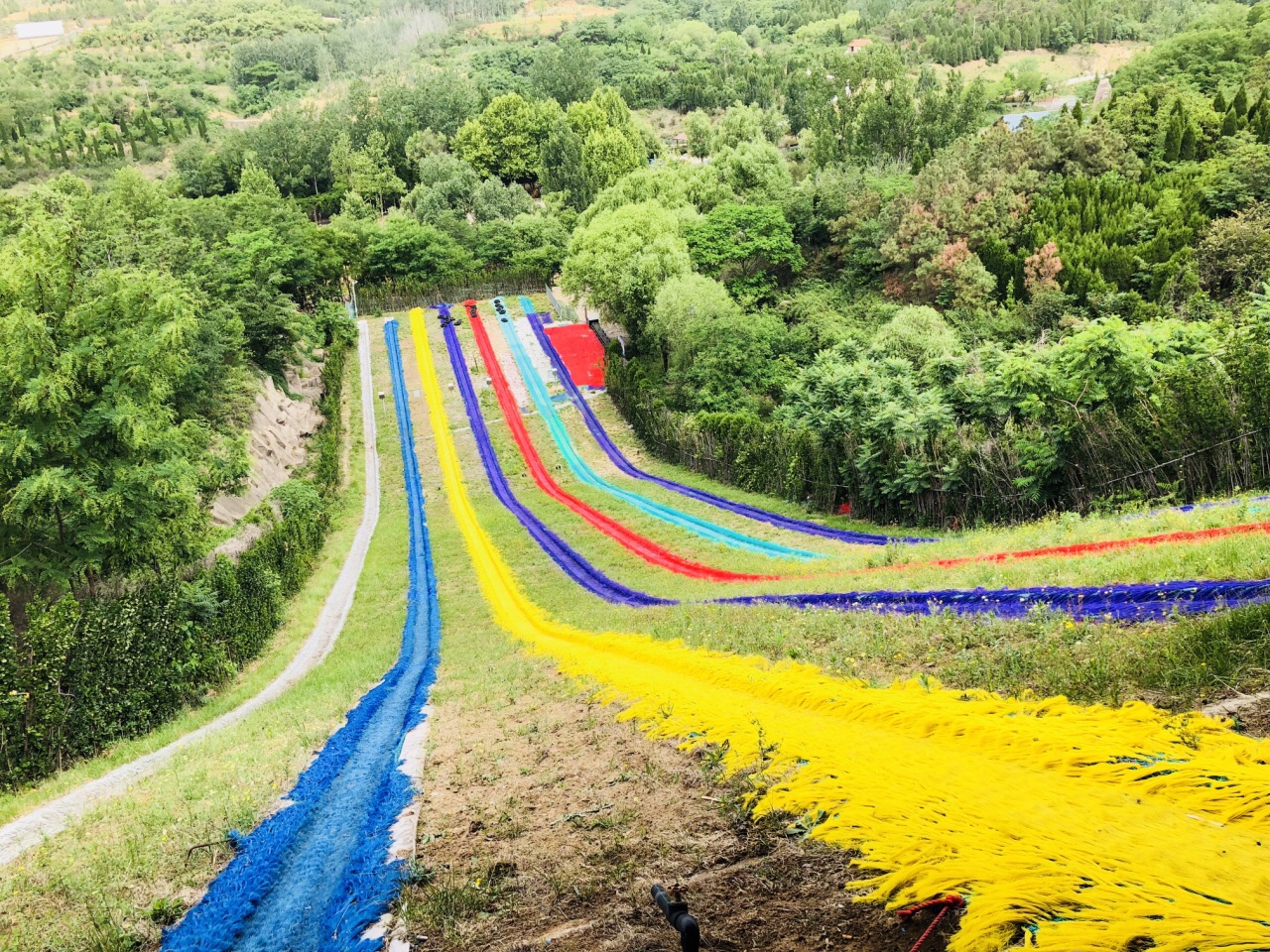 雪山彩虹谷旅游区