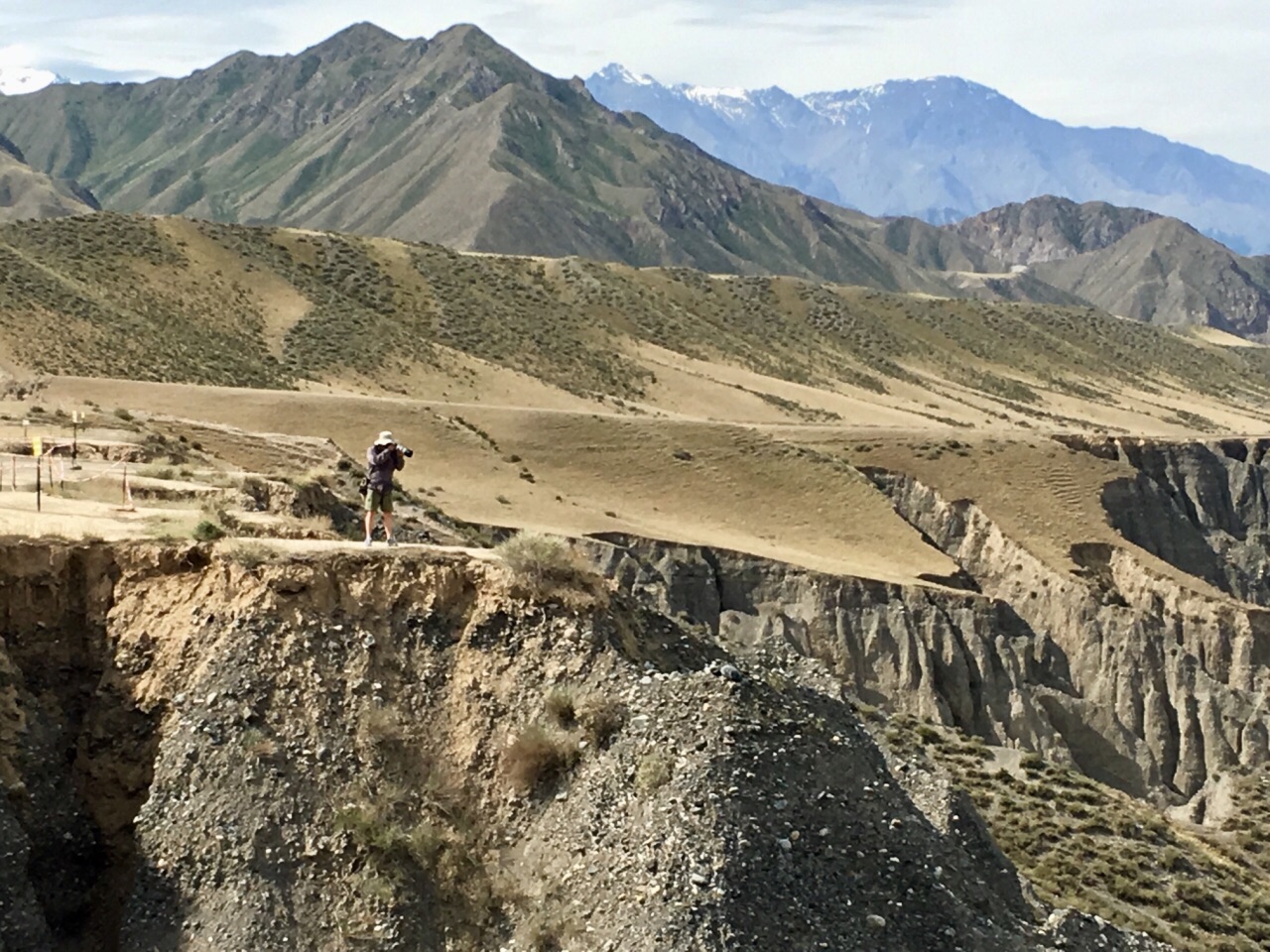 独山子大峡谷是天山山脉一系列大峡谷中的一个,位于独山子区的东部约