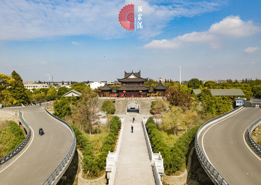 双山岛位于 张家港 市 西北 郊,保留了恬静古朴的自然风光和良好的