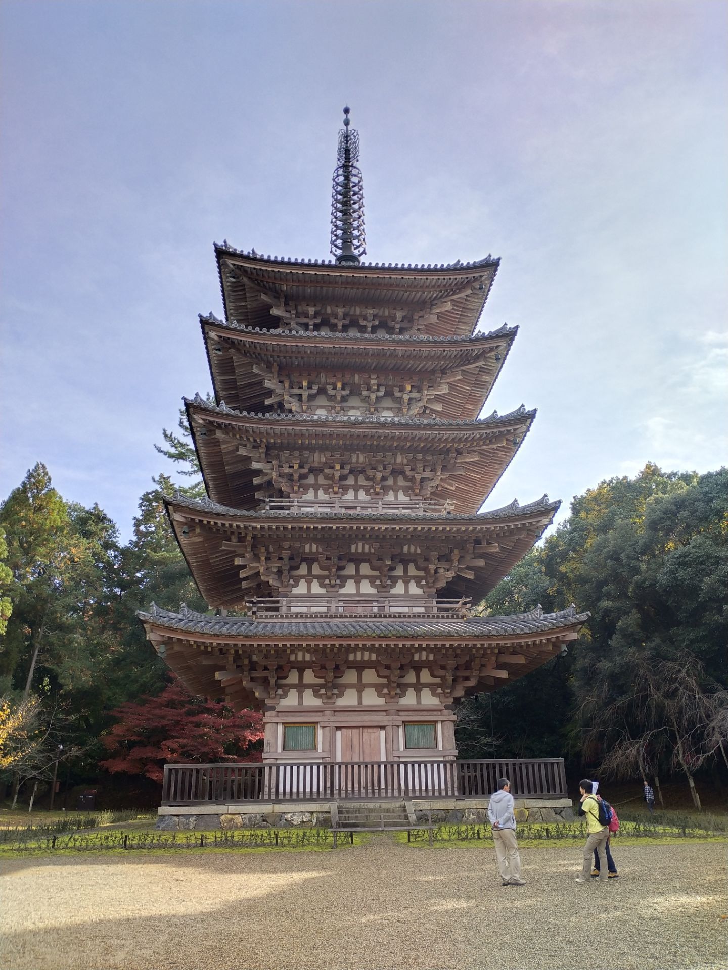 京都地铁到【醍醐】站,出来有接驳车,直接到醍醐寺的,枫叶季的醍醐寺