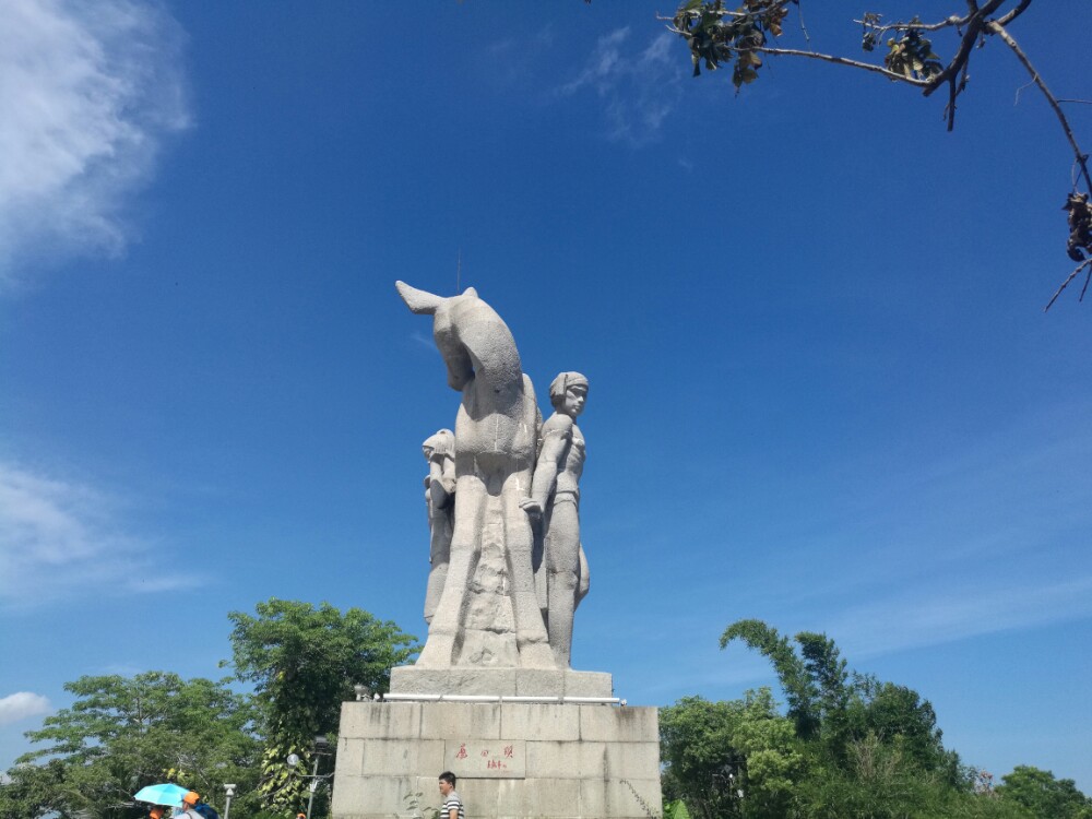 三亚鹿回头山顶的雕塑图片展示_三亚鹿回头山顶的雕塑图片下载