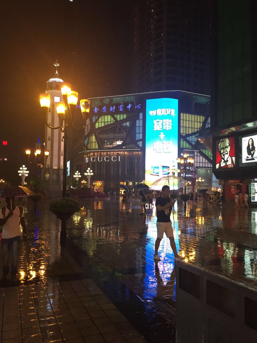 【携程攻略】重庆解放碑步行街好玩吗,重庆解放碑步行
