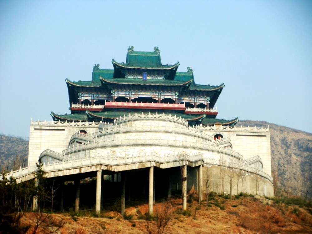 仙姑庙是仙姑顶国家森林公园的主体建筑也是威海朝圣必去的目的地据说