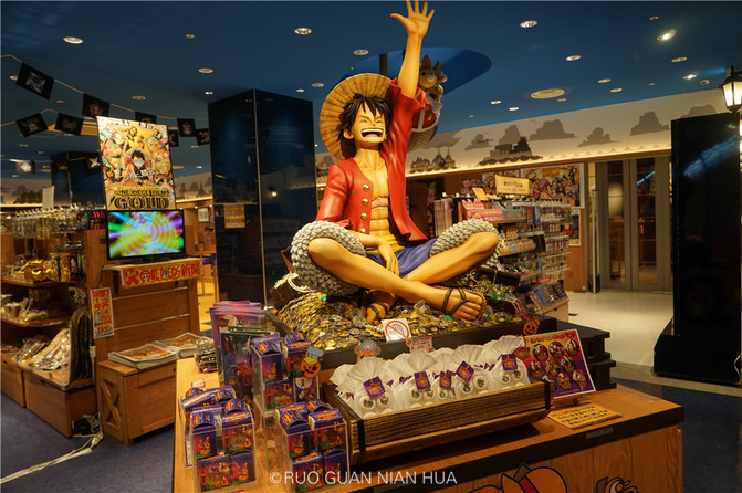 东京塔里还设有海贼王展馆,感兴趣的可以购买套餐!