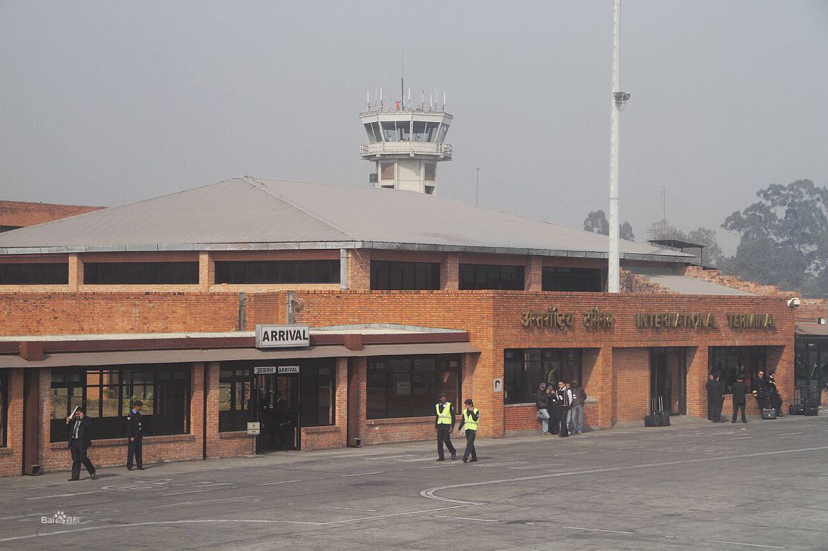 实话实说这机场够烂的,作为尼泊尔唯一的国际机场,加德满都机场分为