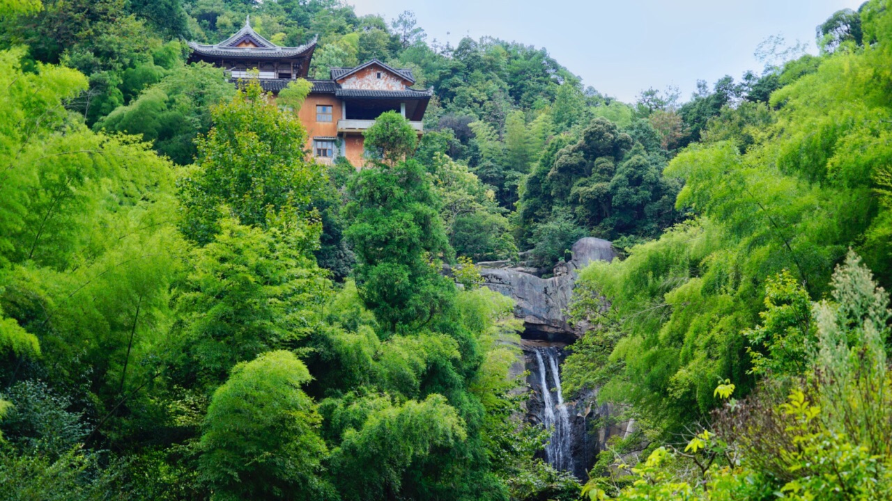 石梁飞瀑