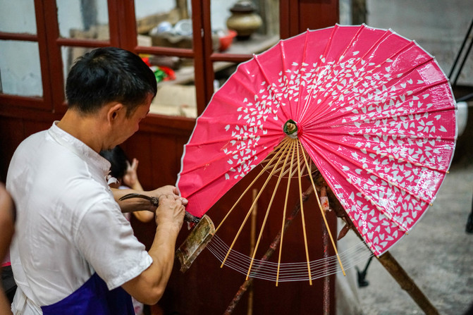 似乎是转眼之间,已经完成了整个伞面的制作.