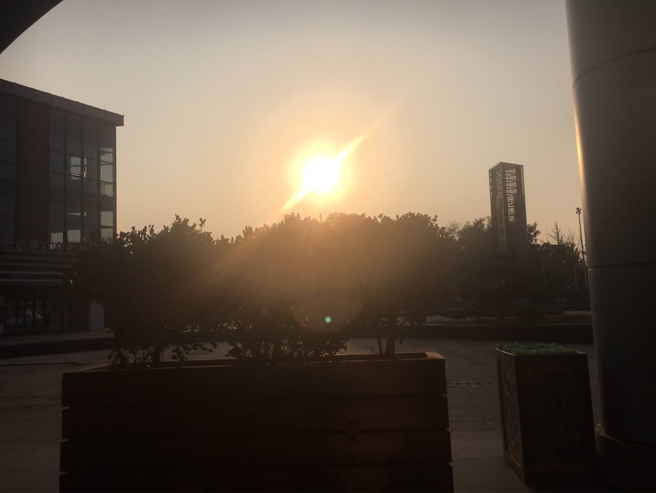 天气晴朗的时候,在门口坐坐晒晒太阳很舒服的哦