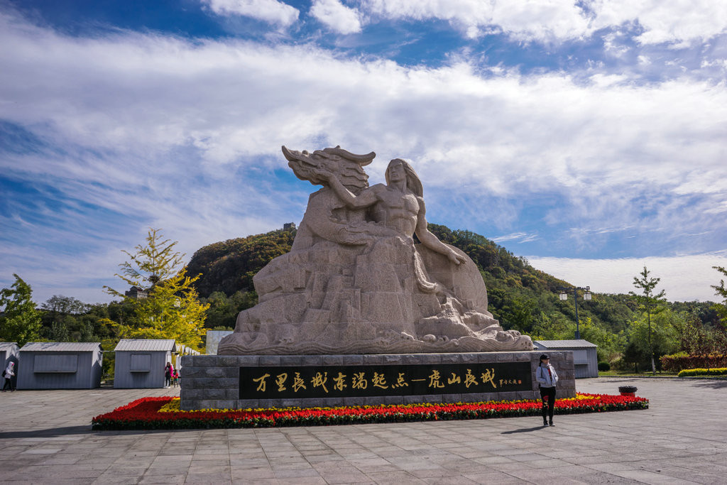 登上丹东虎山长城,隔江观望